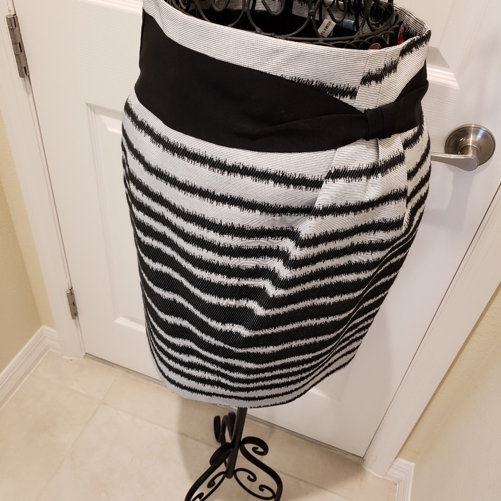 Antonio Melani Black and White Lined Skirt